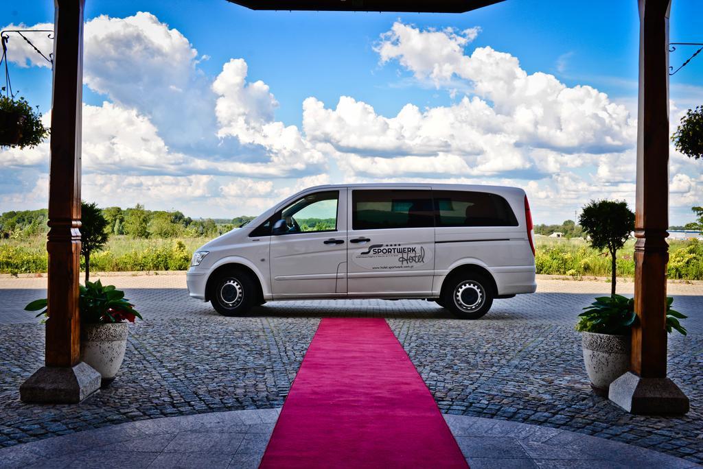 Hotel Sportwerk Tyniec Maly Εξωτερικό φωτογραφία