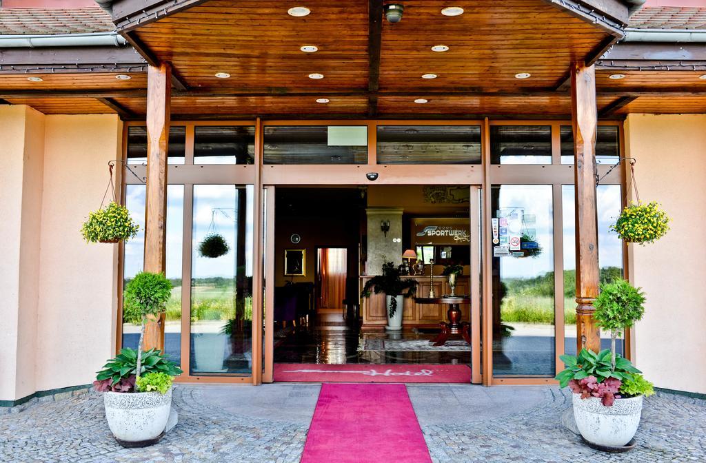 Hotel Sportwerk Tyniec Maly Εξωτερικό φωτογραφία